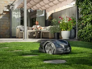 Husqvarna Automower 305E NERA Robotgräsklippare med slinglös teknik 