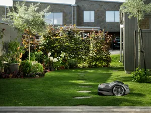 Husqvarna Automower 305E NERA Robotgräsklippare med slinglös teknik 