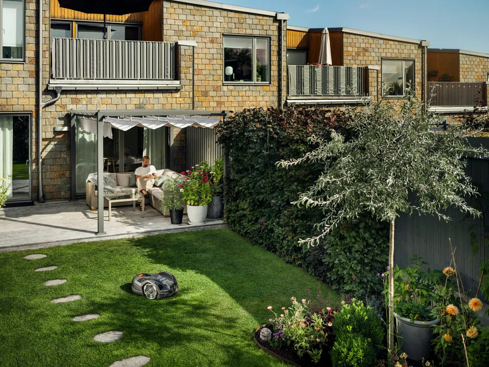 Husqvarna Automower 305E NERA Robotgräsklippare med slinglös teknik *