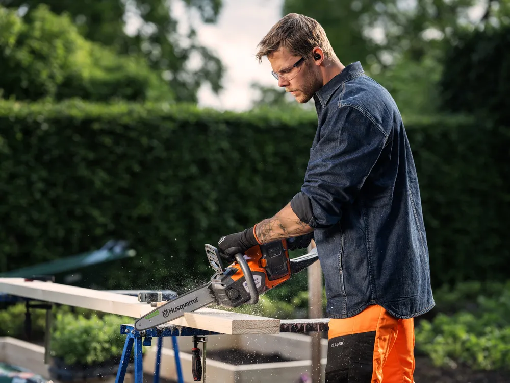 Husqvarna 215i Batterimotorsåg *