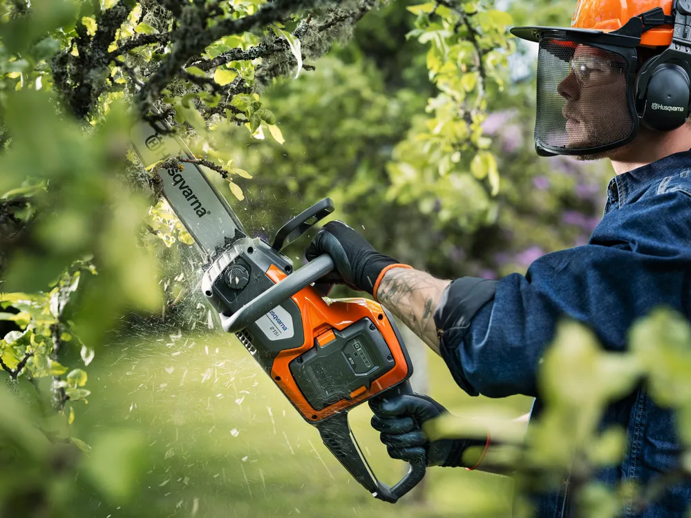 Husqvarna 215i Batterimotorsåg *