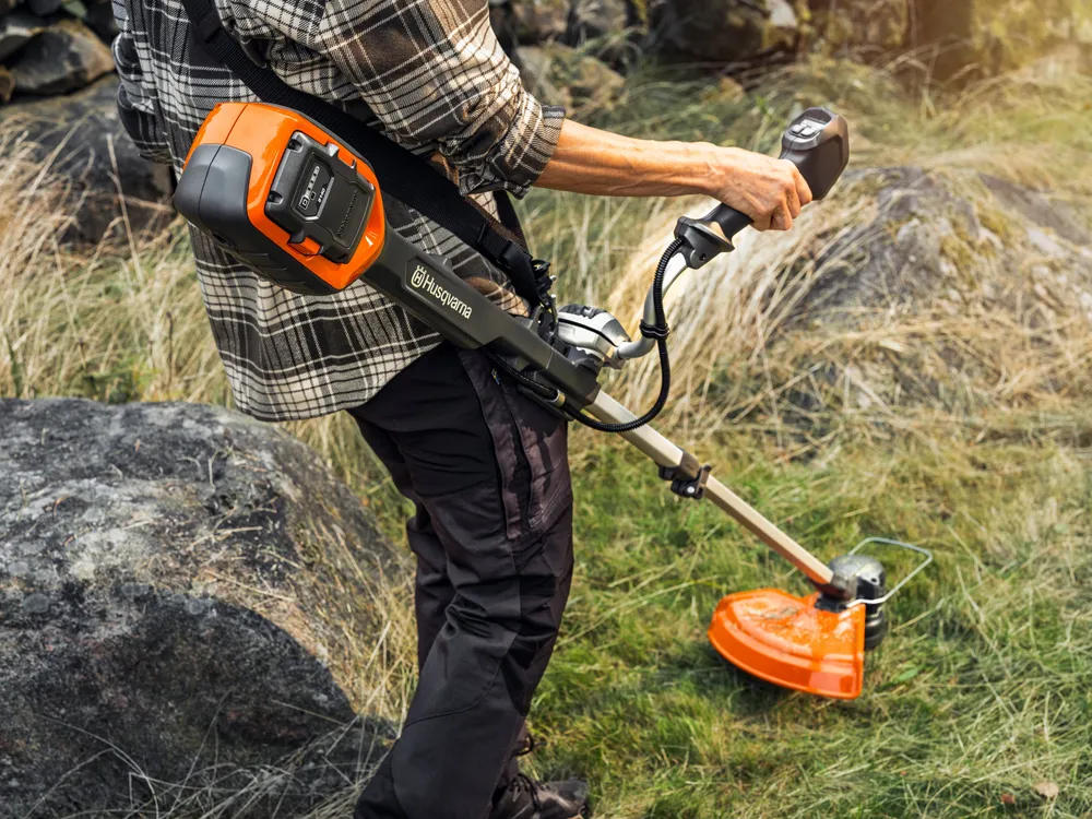 Husqvarna 220iR med batteri och laddare *