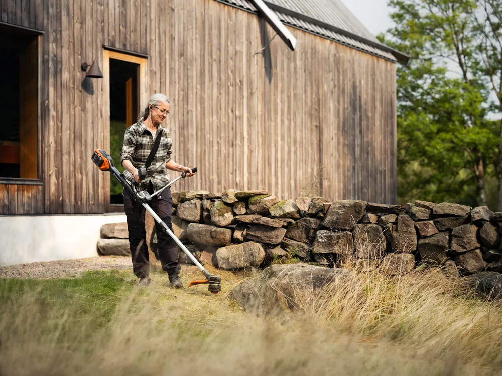Husqvarna 220iR med batteri och laddare *
