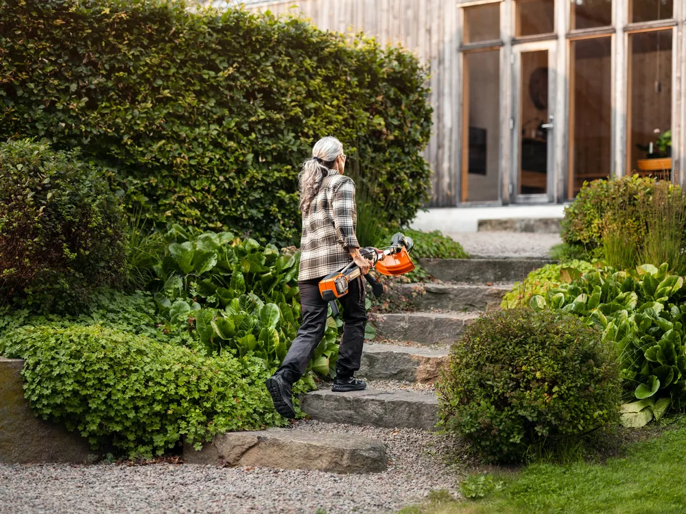 Husqvarna 220iR med batteri och laddare *