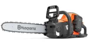 Husqvarna 242i Motorsåg med batteri och Laddare 