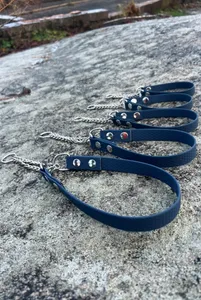 Agda Halvstryp med kedja Marinblå
