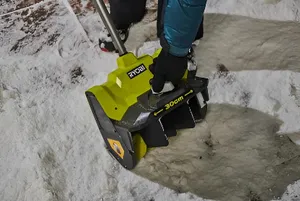 Ryobi RY36ST30B-0 Snöskyffel 30 cm 36V