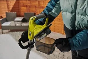 Ryobi RY18ST25B-0 Snöskyffel 25 cm 18V
