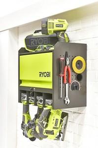 Ryobi RHWS-01 Väggmonterat verktygsskåp med dörr 