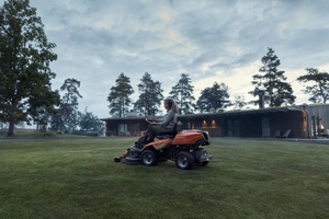 Husqvarna R 216T AWD Åkgräsklippare 