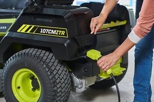 Ryobi RY72ZTRX107-210 Zero Turn Åkgräsklippare 107cm 