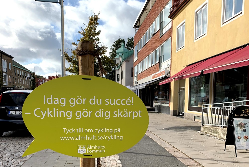 Bild på skylt med budskap.