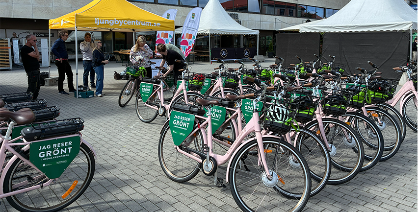 Foto på elcyklar.