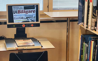 Bilden visar läskameran som finns på biblioteket i Tyresö kommun.