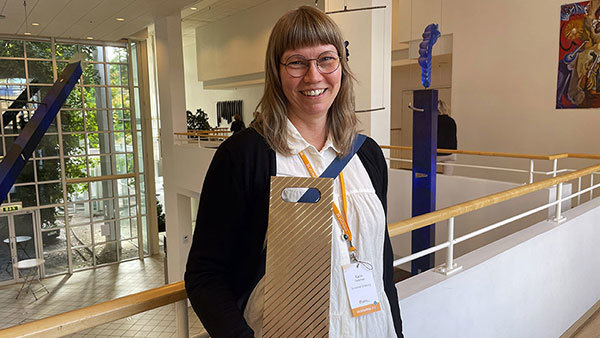 Bild på Karin Cederman, vinnaren i årets tävling där första priset var ett fritt deltagande på nästa års LVI-dagar.