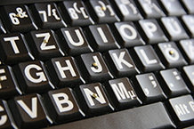 Nahaufnahme der Tasten auf der Tastatur PC ASTRA Backlit Keyboard.