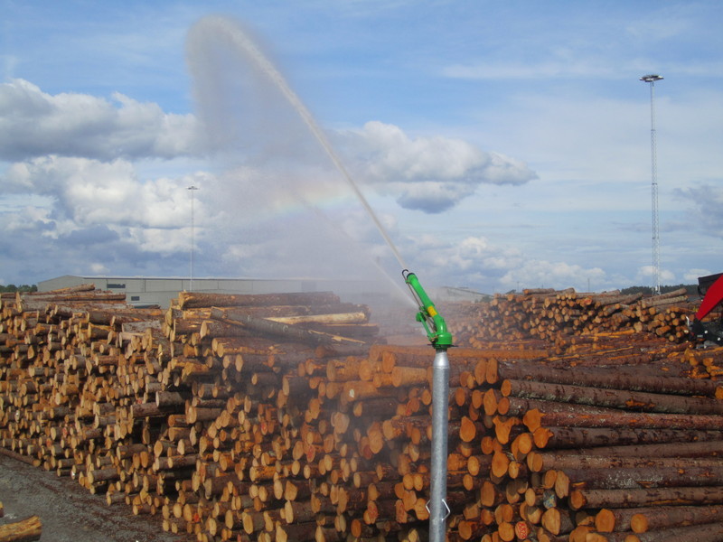 Bevattningskanon Holmen Timber Bevattningskanon som bevattnar permanent timmerupplag i Norrköping.
