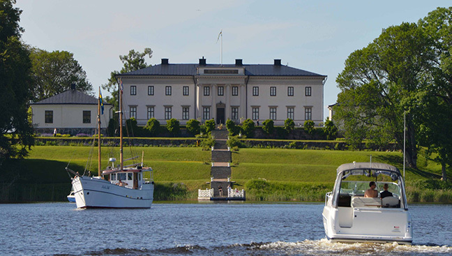 Discover Askersund on a bike. Bike rental in Askersund.
