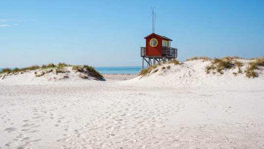 Rent a bike and cycle along beaches in Skanör-Falsterbo.