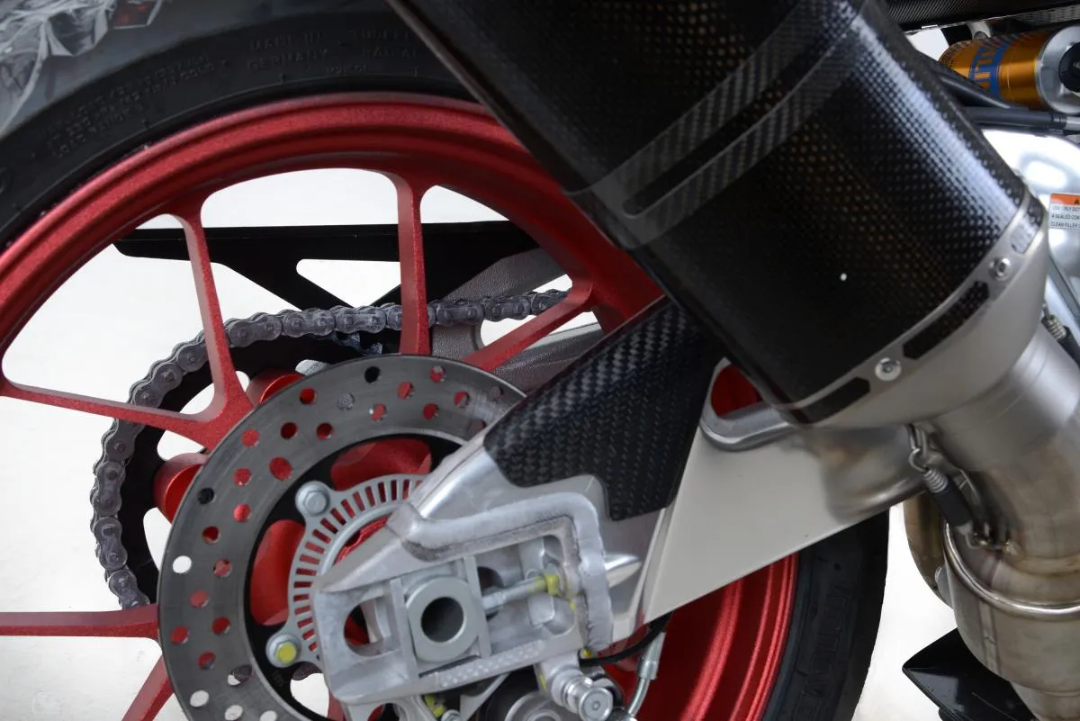 Produkt bilder Carbon Fibre Swingarm Guard Right Hand Side Aprilia Rsv4 Rr/Rf 15  / Rsv4 1100 Factory 19 20 / V4 Tuono [R] 15 