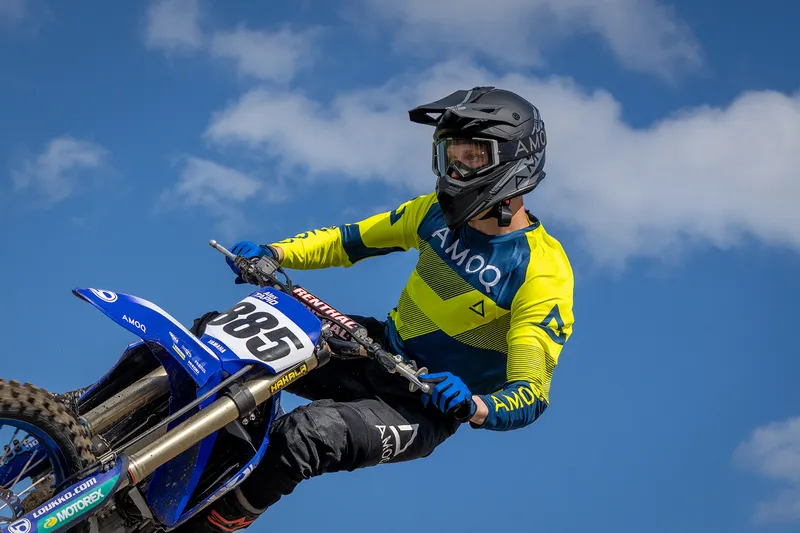 Produkt bilder AMOQ Meteor V2 Junior Crosshjälm Svart/Grå